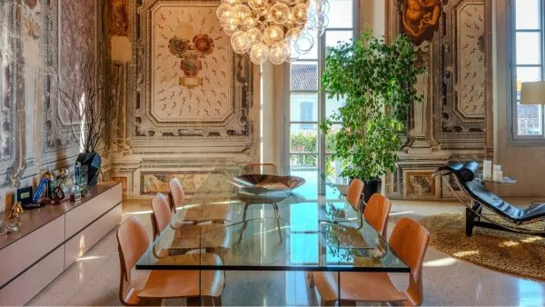 Il salotto della villa Mayon
