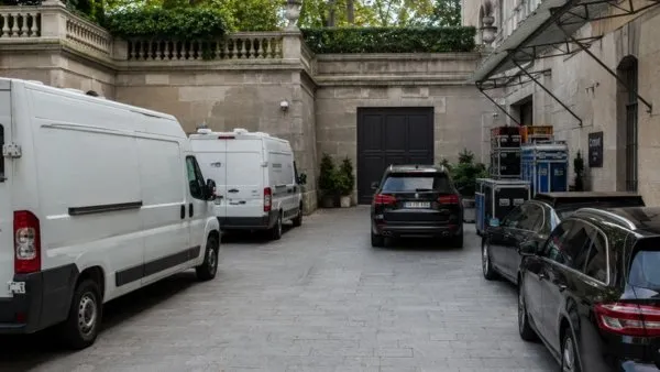 Il parcheggio privato per uno shooting