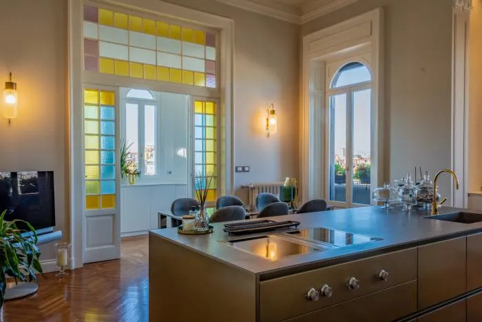 Cucina a isola con piano a induzione