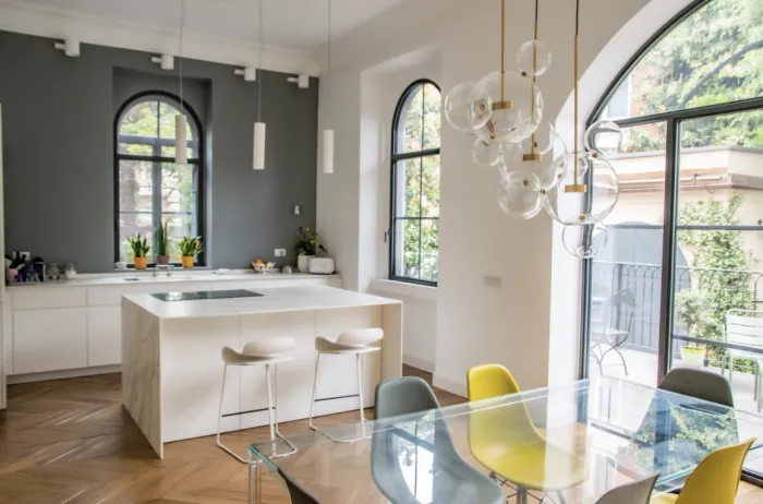 Interni della villa Gardenia a Milano, location dello spot Casa.it