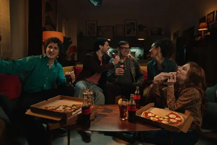 Un frame dello Spot di Coca Cola per Sanremo