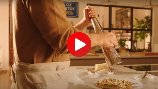 Cucina di un nostro appartamento a Milano nello Spot Tv di Natale 2021 di Alessi