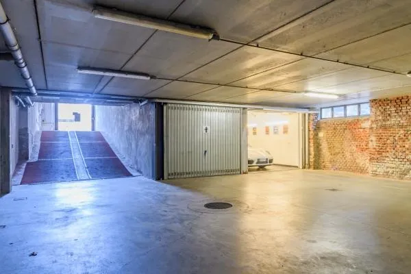 Garage con mattoni a vista