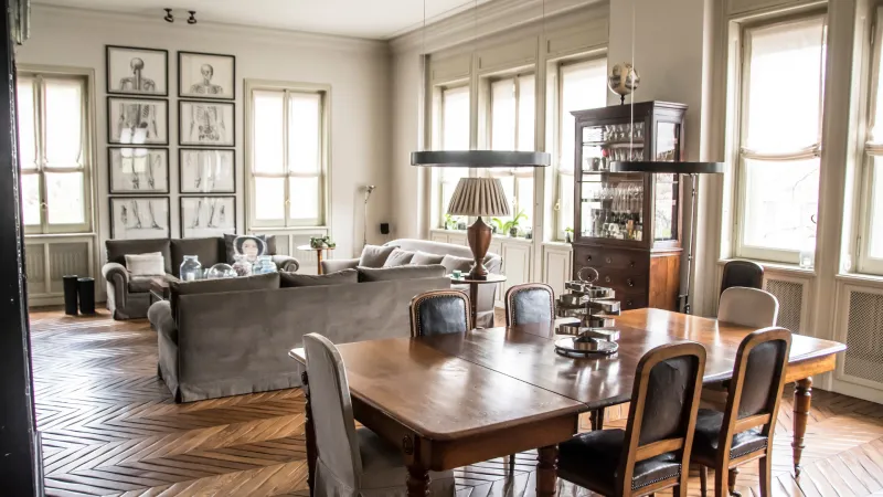 Salotto con parquet a spina