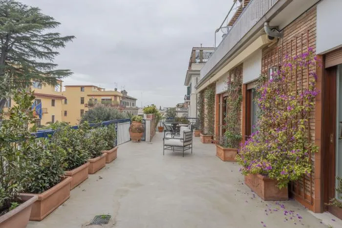 Terrazza dell'appartamento Mizuna, location in stile contemporaneo a Roma