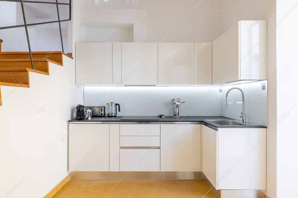 Cucina dell'appartamento Ural, location in stile moderno a Roma
