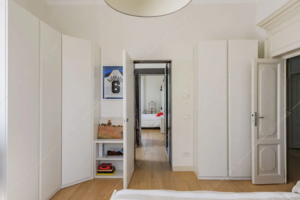 Camera da letto della villa Colorado, location in stile moderno a Varese