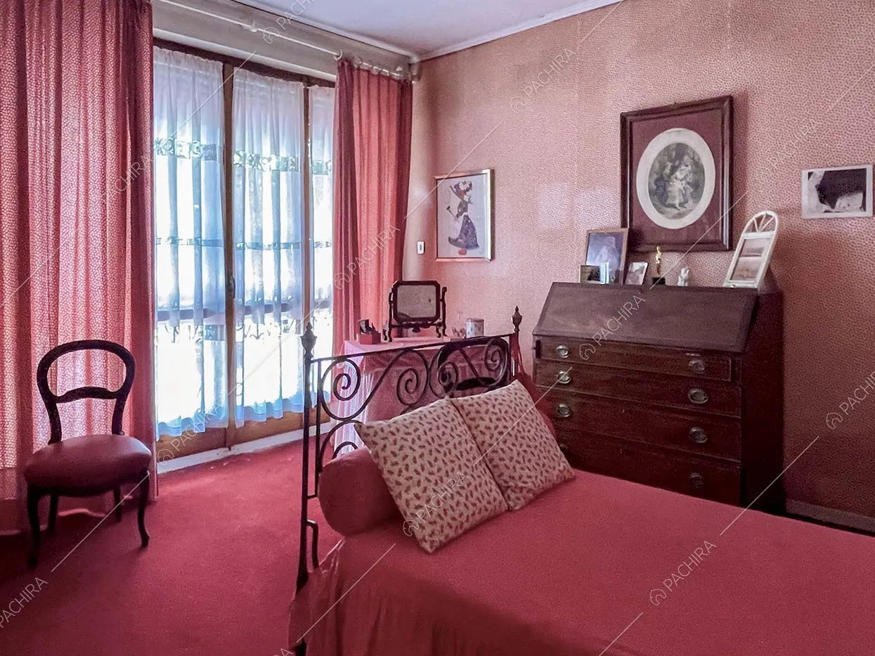 Camera da letto della villa Apatite, location in stile classico a Roma