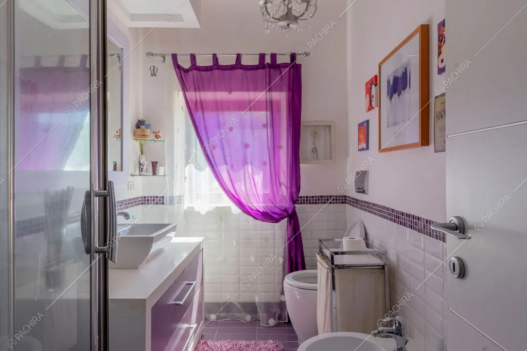 Bagno della villa Cassava, location in stile contemporaneo a Roma