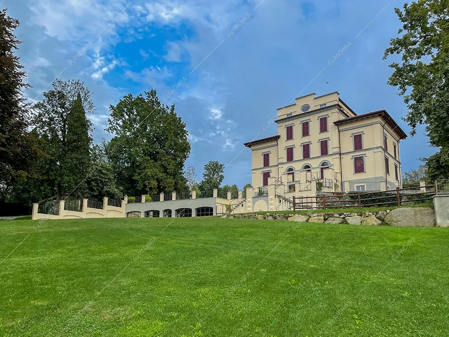 Giardino della villa Parnaso, location in stile classico a Lecco