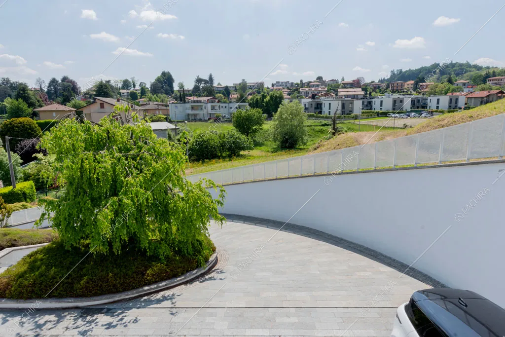 Vialetto della villa Coral, location in stile contemporaneo a Como