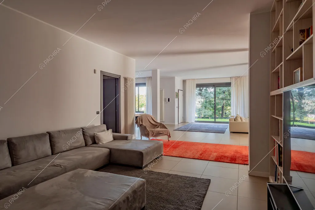 Salotto della villa Darling, location in stile contemporaneo a Monza