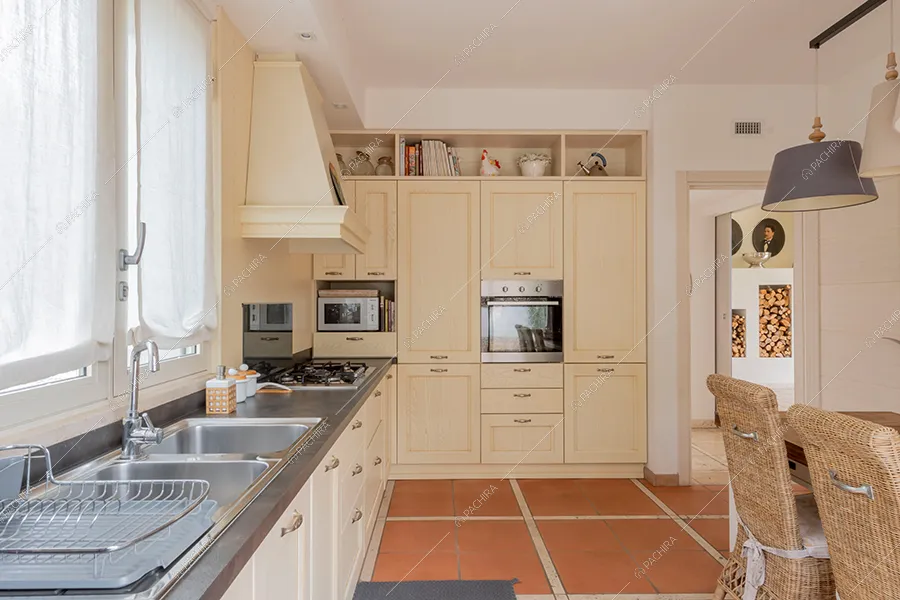 Cucina della villa Mississipi, location in stile rustico a Monza