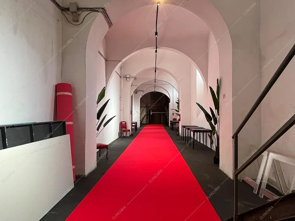 Corridoio del teatro di posa Erebus, location in stile contemporaneo a Roma