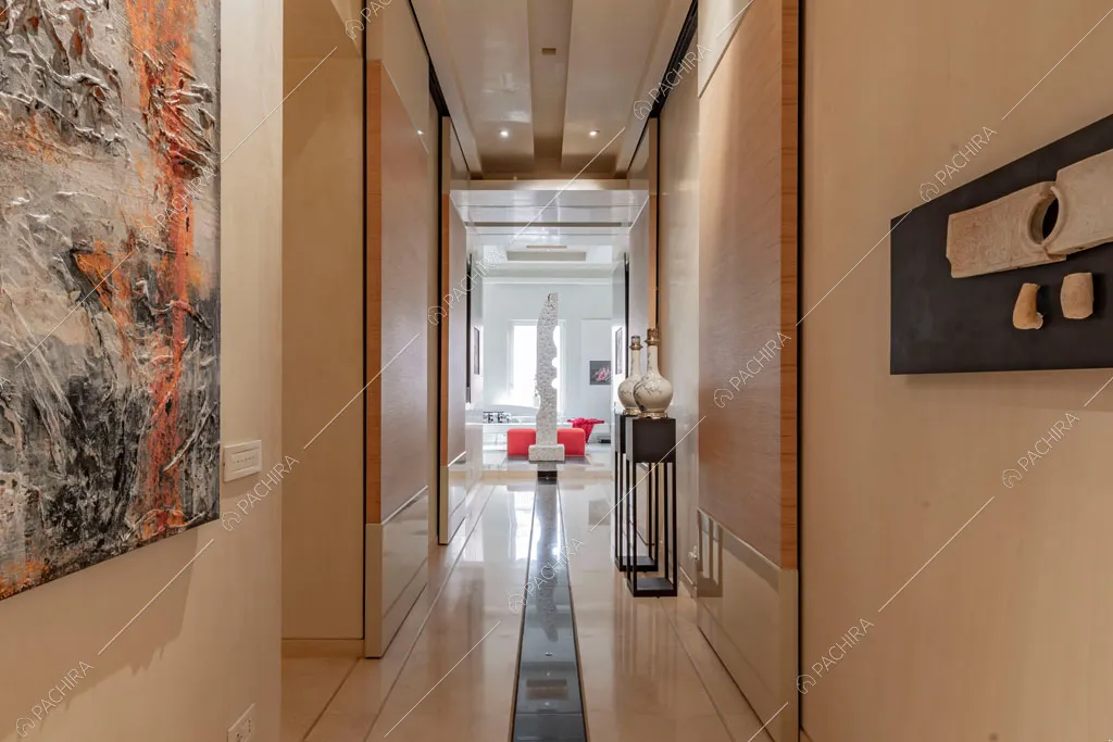 Corridoio dell'appartamento Kamala, location in stile contemporaneo a Roma