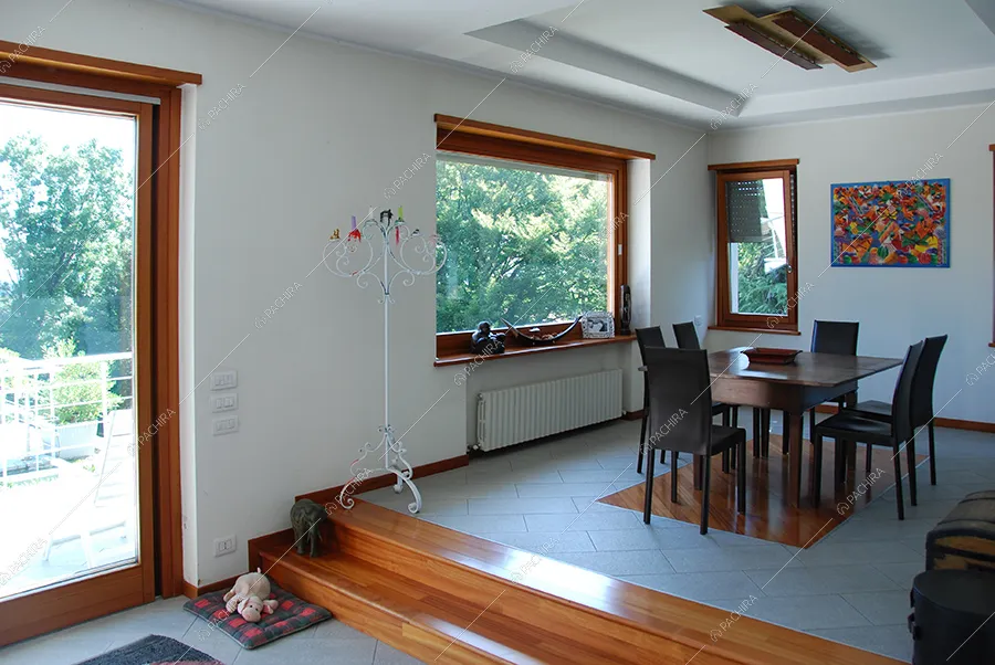 Zona pranzo della villa Acetosa, location in stile vintage a Lecco