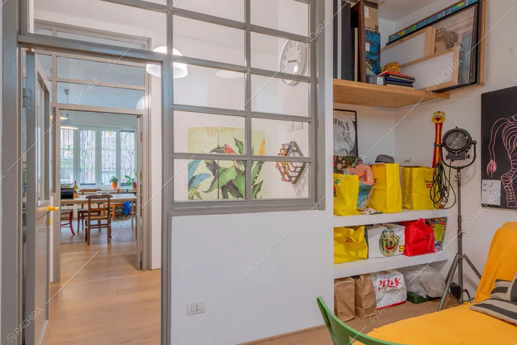 Salotto dell'appartamento Mungo, location in stile contemporaneo a Milano