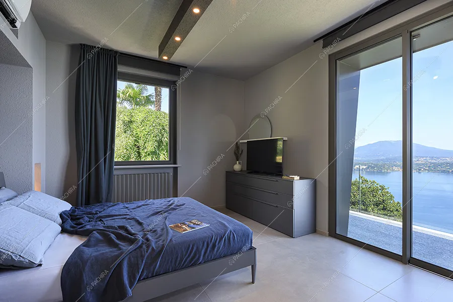 Camera da letto della villa moderna Cleome, location per shooting a Verbania
