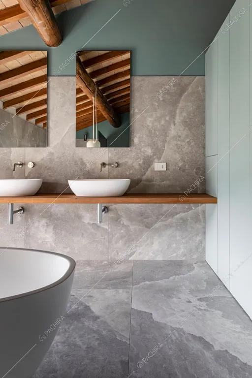 Bagno della villa Makalu, location in stile contemporaneo a Brescia