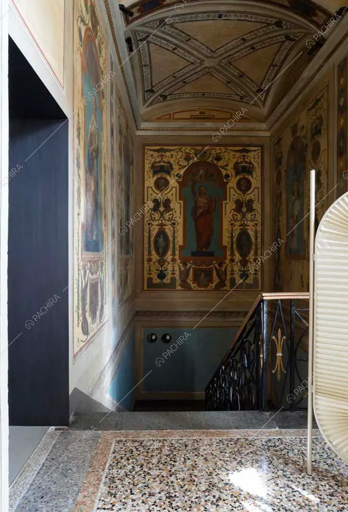 Pianerottolo dell'appartamento Sayan, location in stile classico a Torino