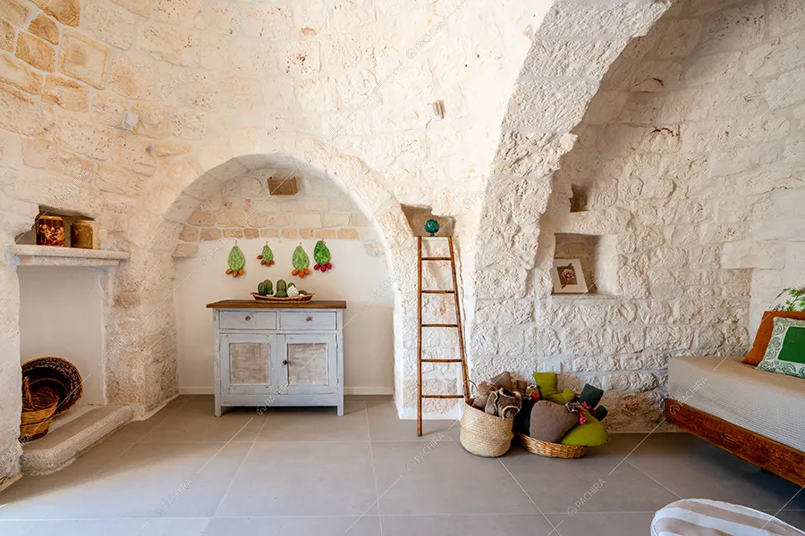 Zona living della villa Sahel, location in stile rustico a Brindisi