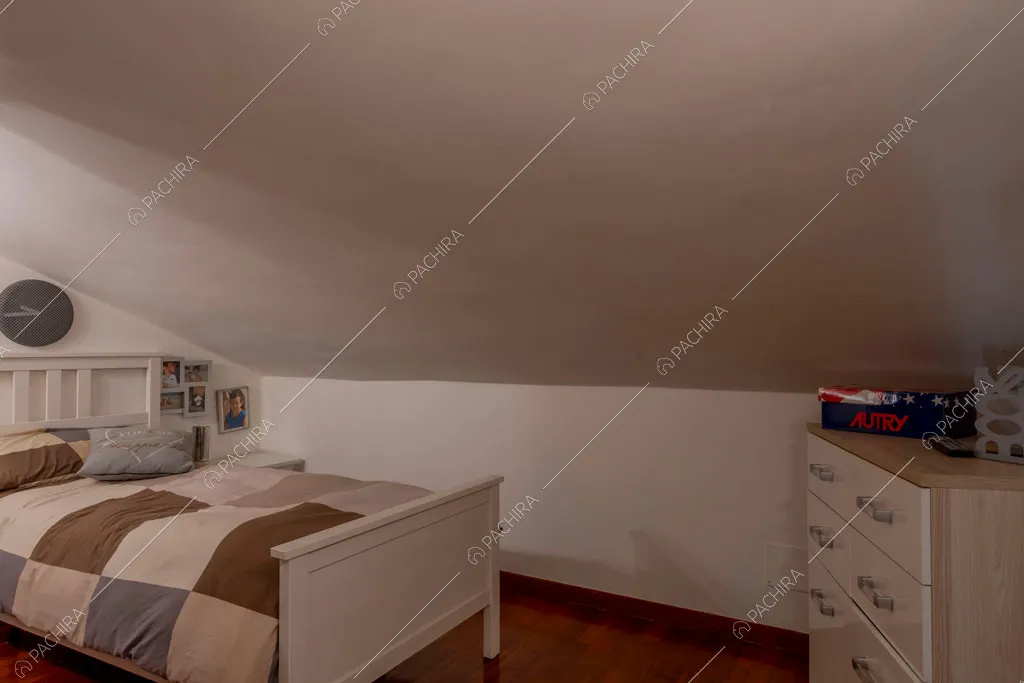 Camera da letto della villa Lena, location in stile moderno a Roma