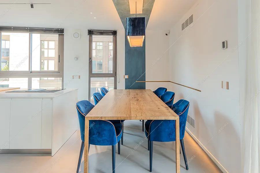 Zona pranzo del loft Calluna, location in stile contemporaneo a Milano