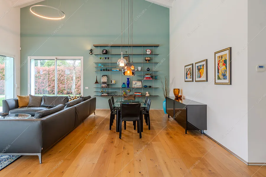 Salotto della villa Daintree, location in stile moderno a Varese