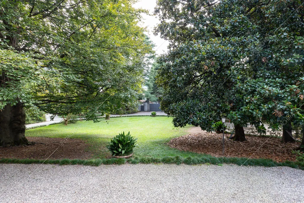 Giardino della dimora storica Taurus, location in stile classico a Lecco