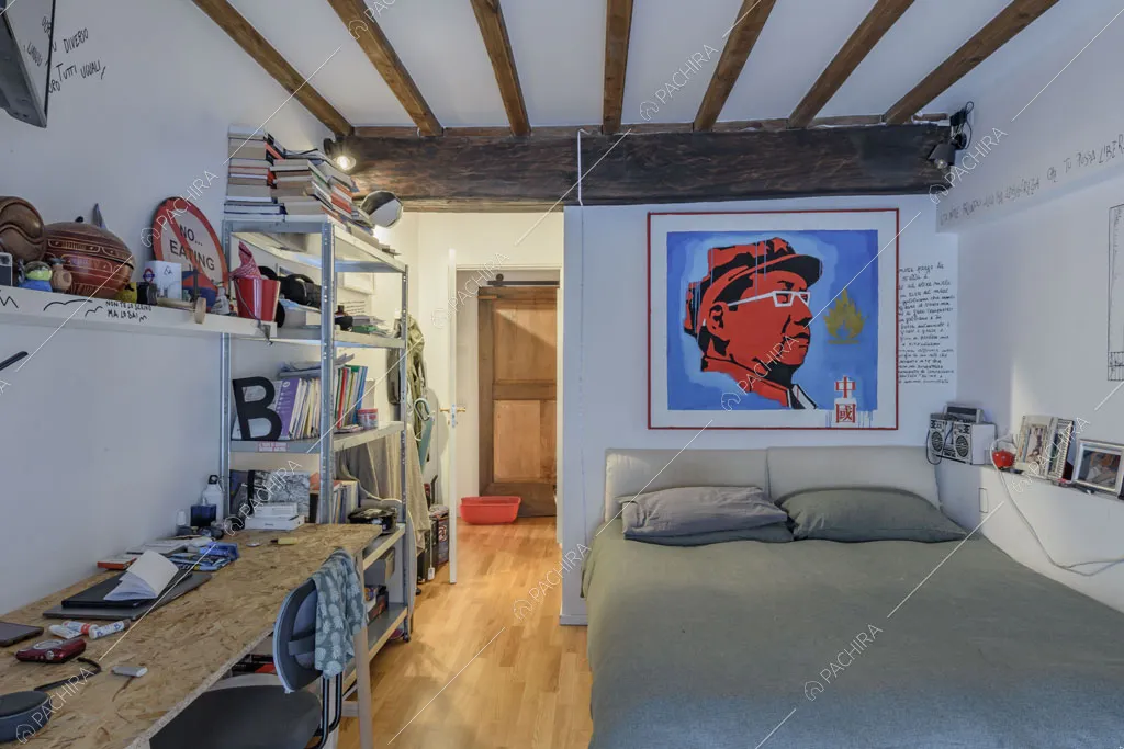 Camera da letto dell'appartamento Roobois, location in stile insolito a Roma