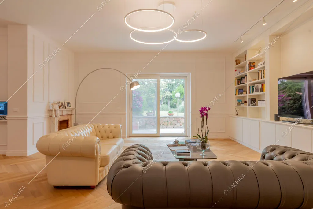Luminoso salotto della villa Murray, location in stile contemporaneo a Roma