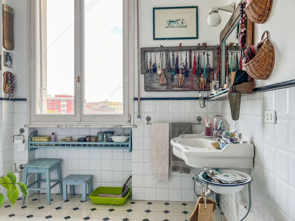 Bagno dell'appartamento Kuban, location in stile moderno a Roma