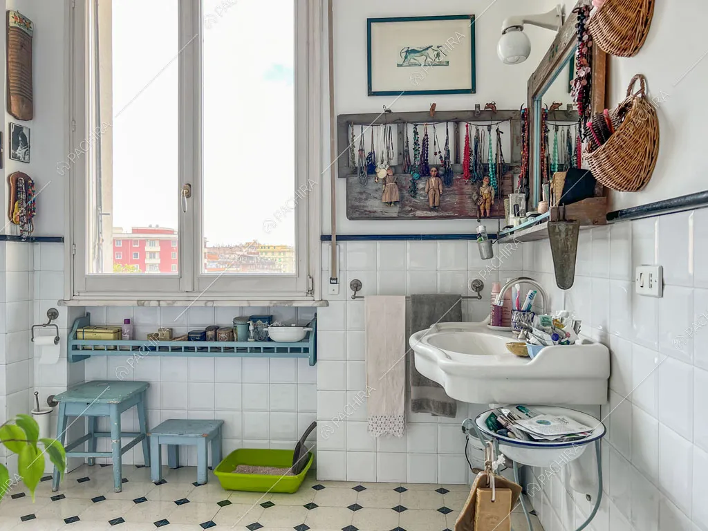 Bagno dell'appartamento Kuban, location in stile moderno a Roma