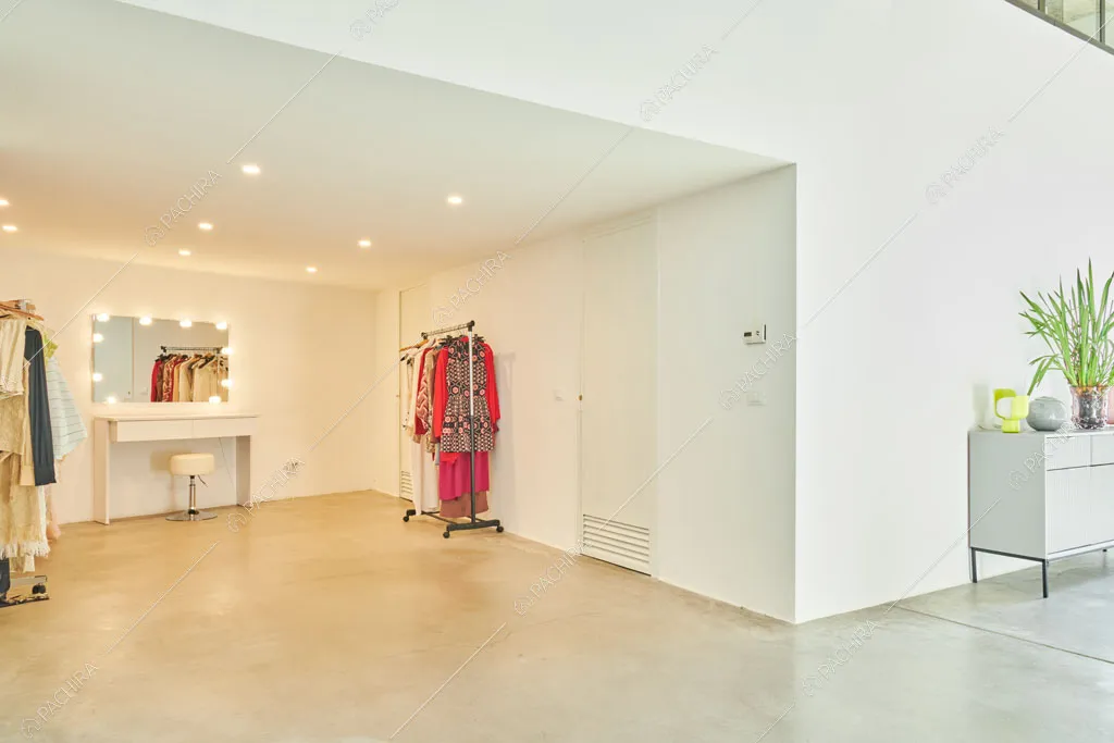 Cabina armadio del loft Manaslu, location in stile minimal a Roma