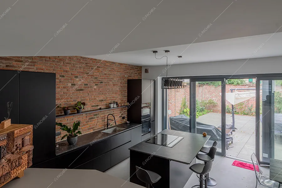 Cucina a vista del loft Ob, location in stile moderno a Milano