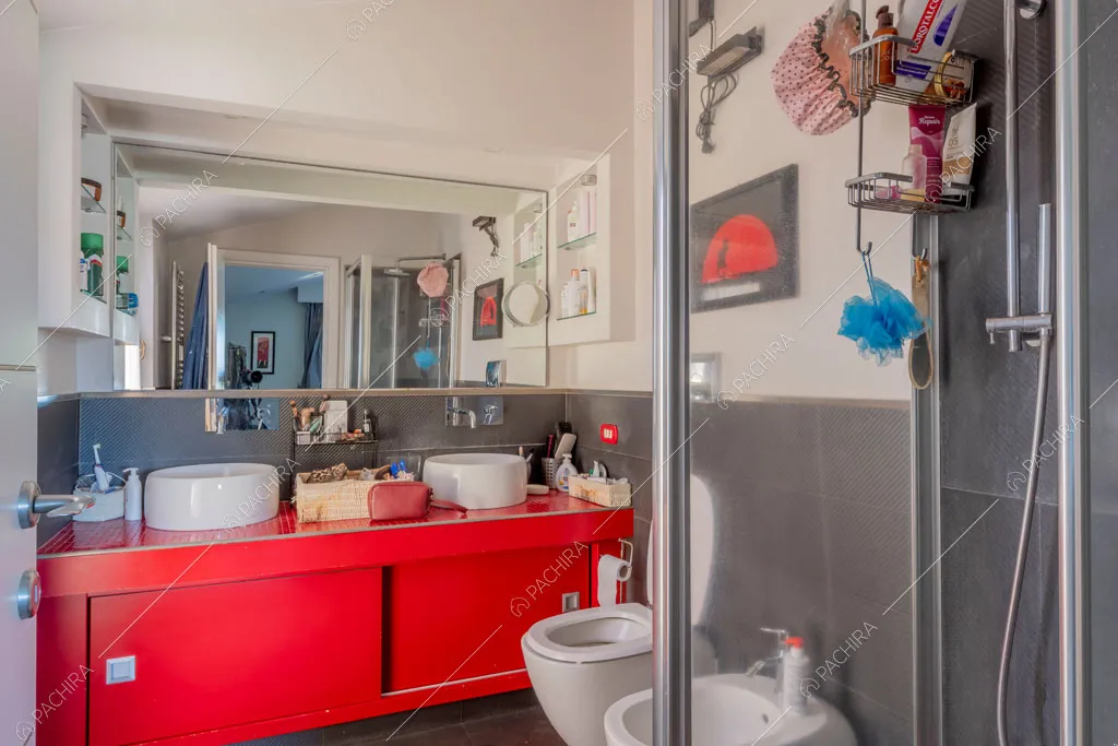 Bagno della villa Cassava, location in stile contemporaneo a Roma