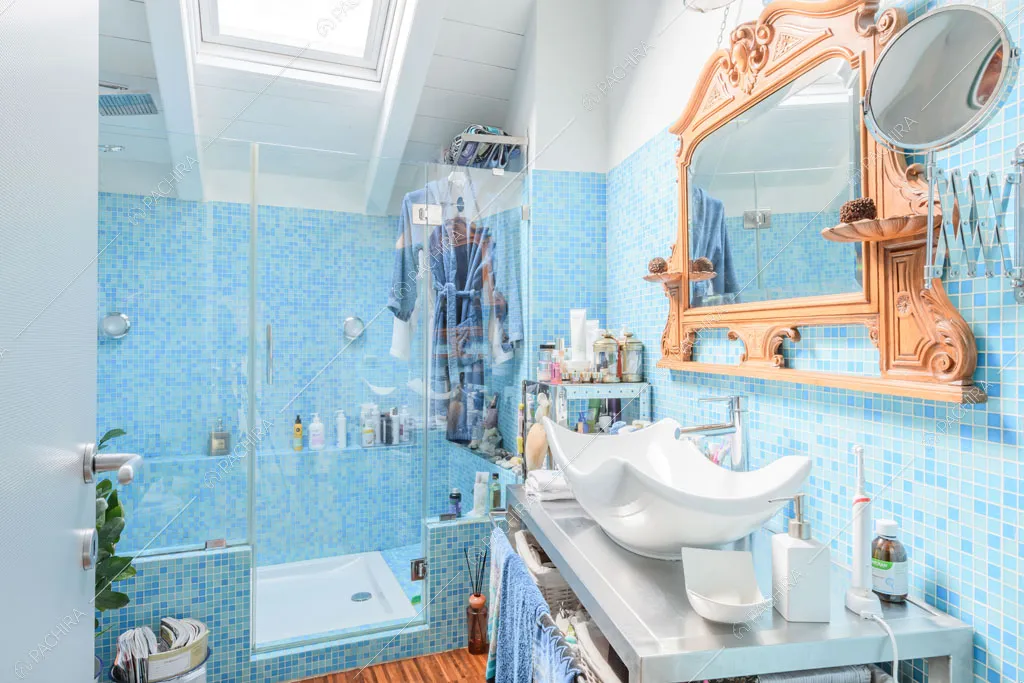 Bagno del loft Cascarilla, location in stile moderno a Milano