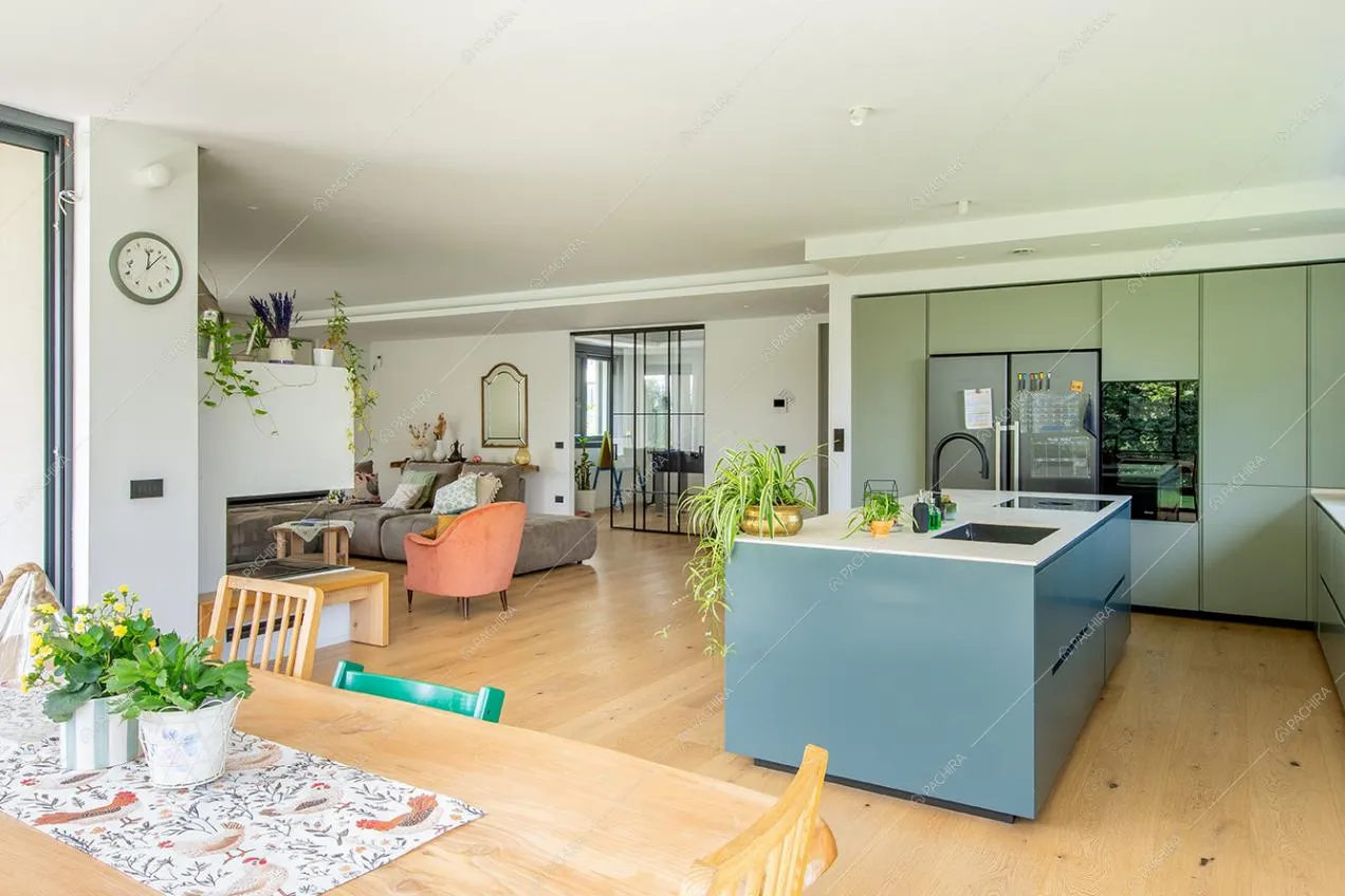 Zona living della villa Ladone, location in stile moderno a Lecco