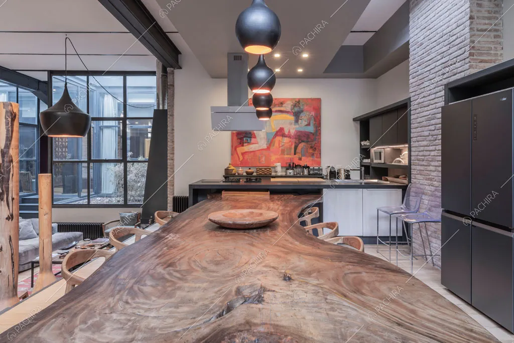 Tavolo da pranzo nella cucina del loft Berillio, location in stile contemporaneo a Roma