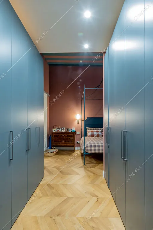 Cabina armadio dell'appartamento Don, location in stile contemporaneo a Milano