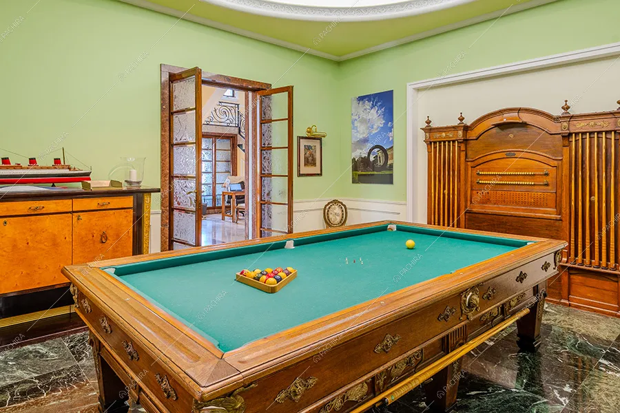 Sala biliardo della villa Lentisco, location in stile classico a Varese