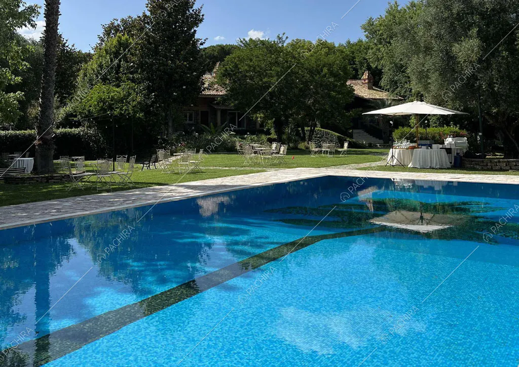 Piscina della dimora storica Citera, location in stile classico a Roma