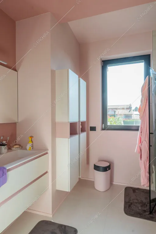 Bagno della villa Warta, location in stile contemporaneo a Monza