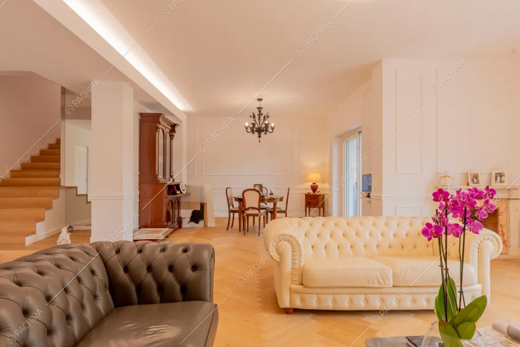 Salotto con pavimento in parquet della villa Murray, location in stile contemporaneo a Roma