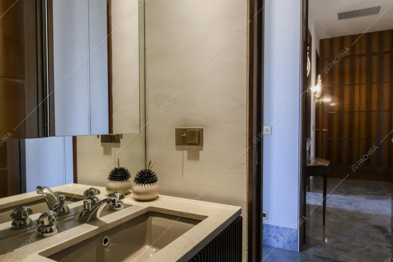 Bagno con lavandino in stile contemporaneo
