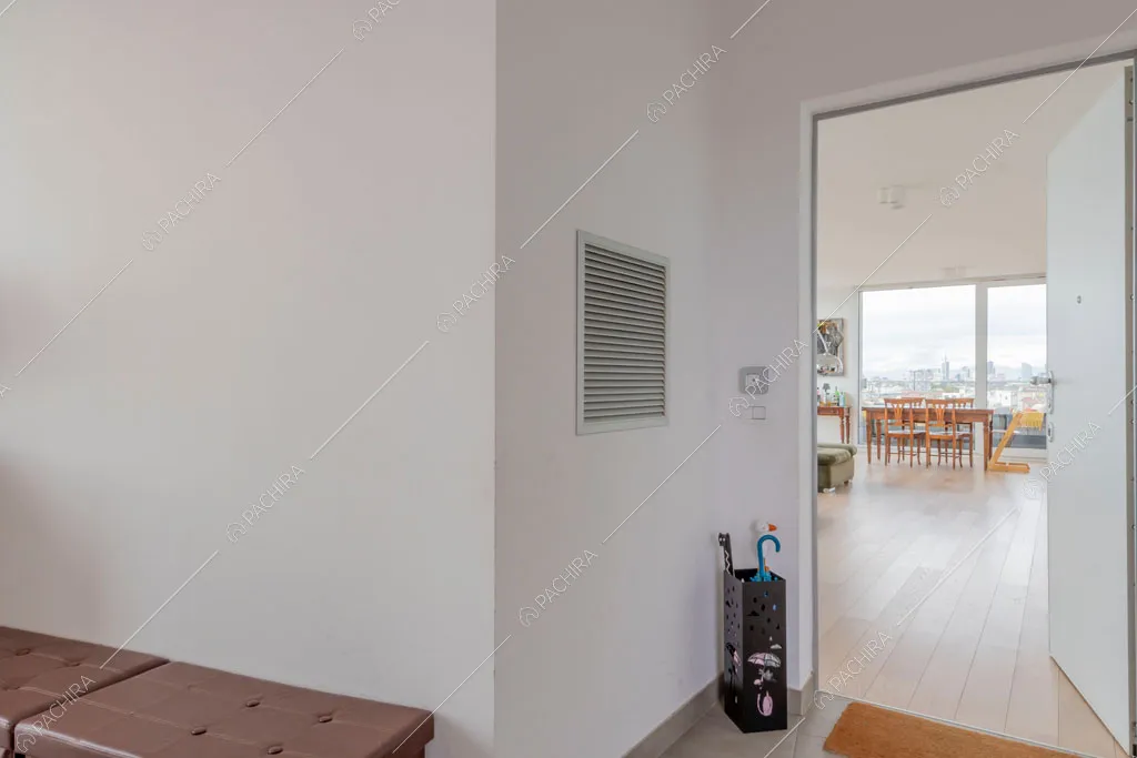 Ingresso dell'appartamento Tobol, location in stile contemporaneo a Milano
