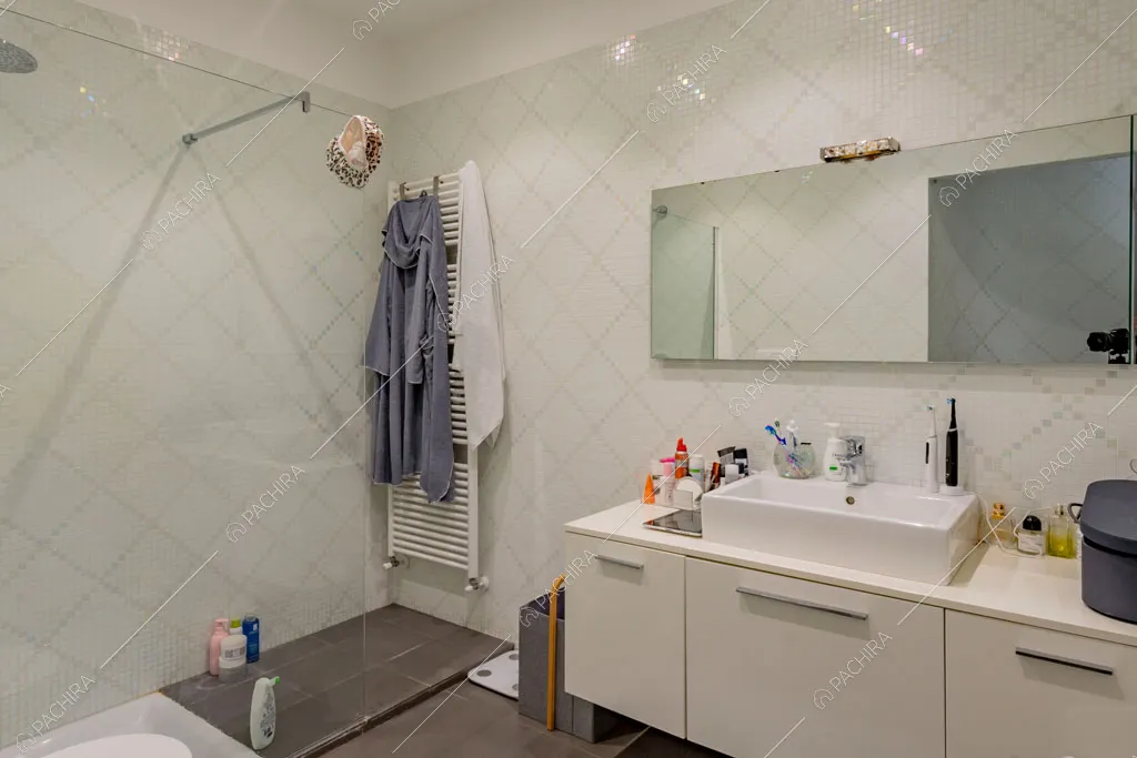 Bagno della villa Darling, location in stile contemporaneo a Monza