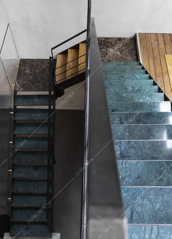 Scale del loft Reno, location in stile contemporaneo a Reggio Emilia