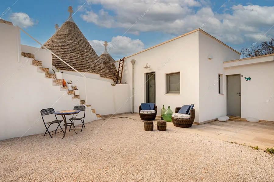 Esterni della villa Sahel, location in stile rustico a Brindisi