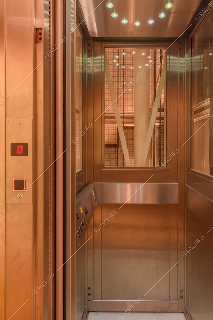 Ascensore all'interno della location